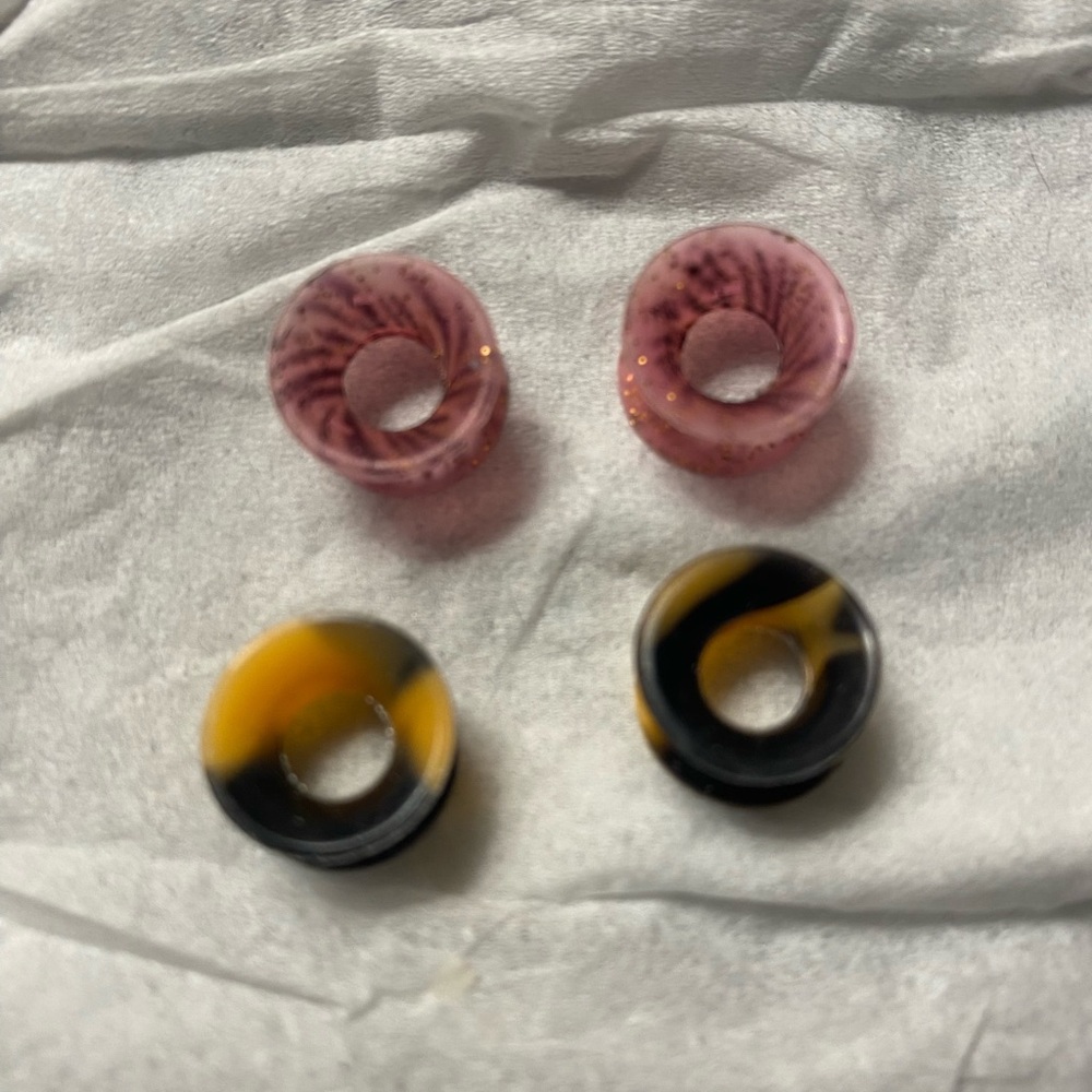 Two Pairs of Silicone Swirl Ear Gauges - size 0